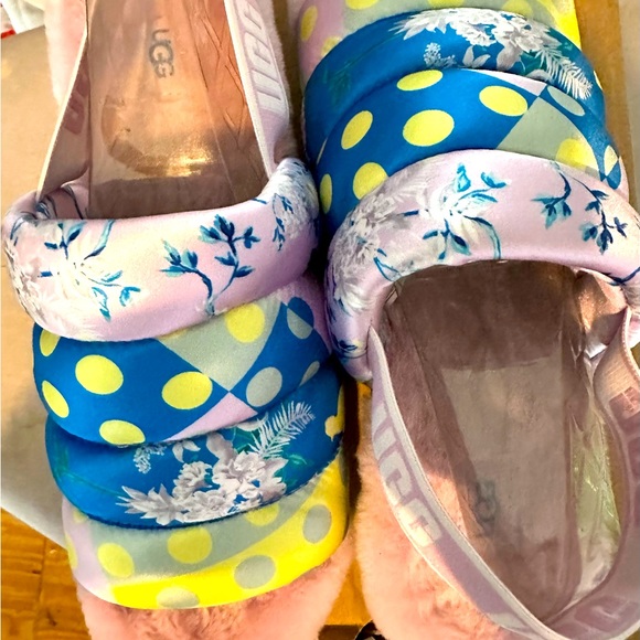 Ugg Puff Yeah Floral . Gently loved. Worn once or twice. - Picture 1 of 3